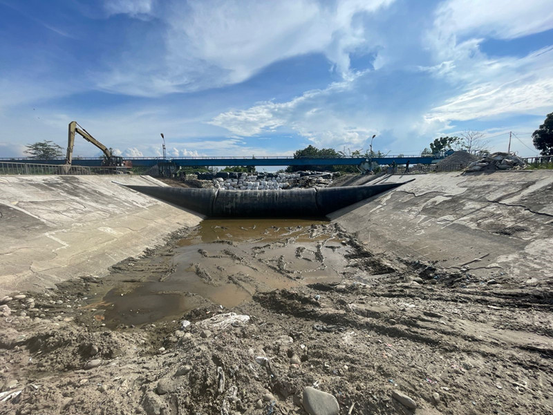 Indonesia 32 × 3.2 m Inflatable Rubber Dam Project – Installation